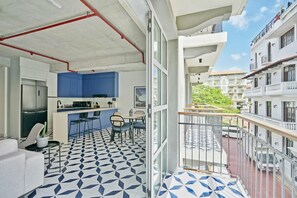 2 bedrooms, Internet - w Spectacular 2BR in Plaza Herrera (Panama City)