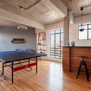 3 عدّة غرف نوم وخدمة الإنترنت