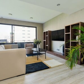 2 عدّة غرف نوم وخدمة الإنترنت