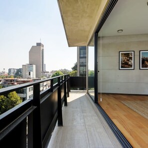 2 عدّة غرف نوم وخدمة الإنترنت