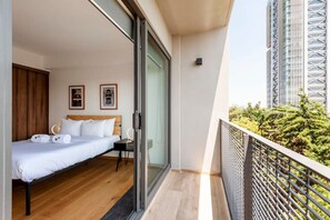 2 bedrooms, Internet - w Fabulous 2BR With Balcony in Condesa (Mexico City)