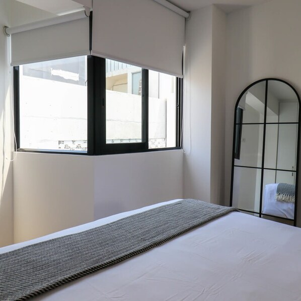 Apartament | 1 dormitori, escriptori, planxa i posts de planxar i Internet