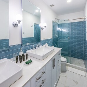 Apartment | Bathroom - Captivating 1BR With Balcony in Panama (Panama City)