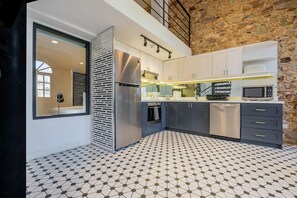 2 عدّة غرف نوم وخدمة الإنترنت