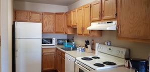 Apartment, Accessible - Amazing Clean Large Parking Long Term Avail (Elkins Park)