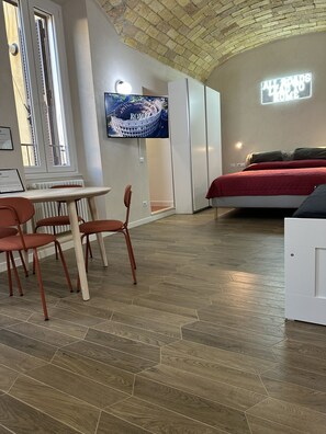 1 bedroom, WiFi, bed sheets - Cozy Apartment With Jacuzzi Near Vatican Museums Near Ottaviano Metro Station (Roma)