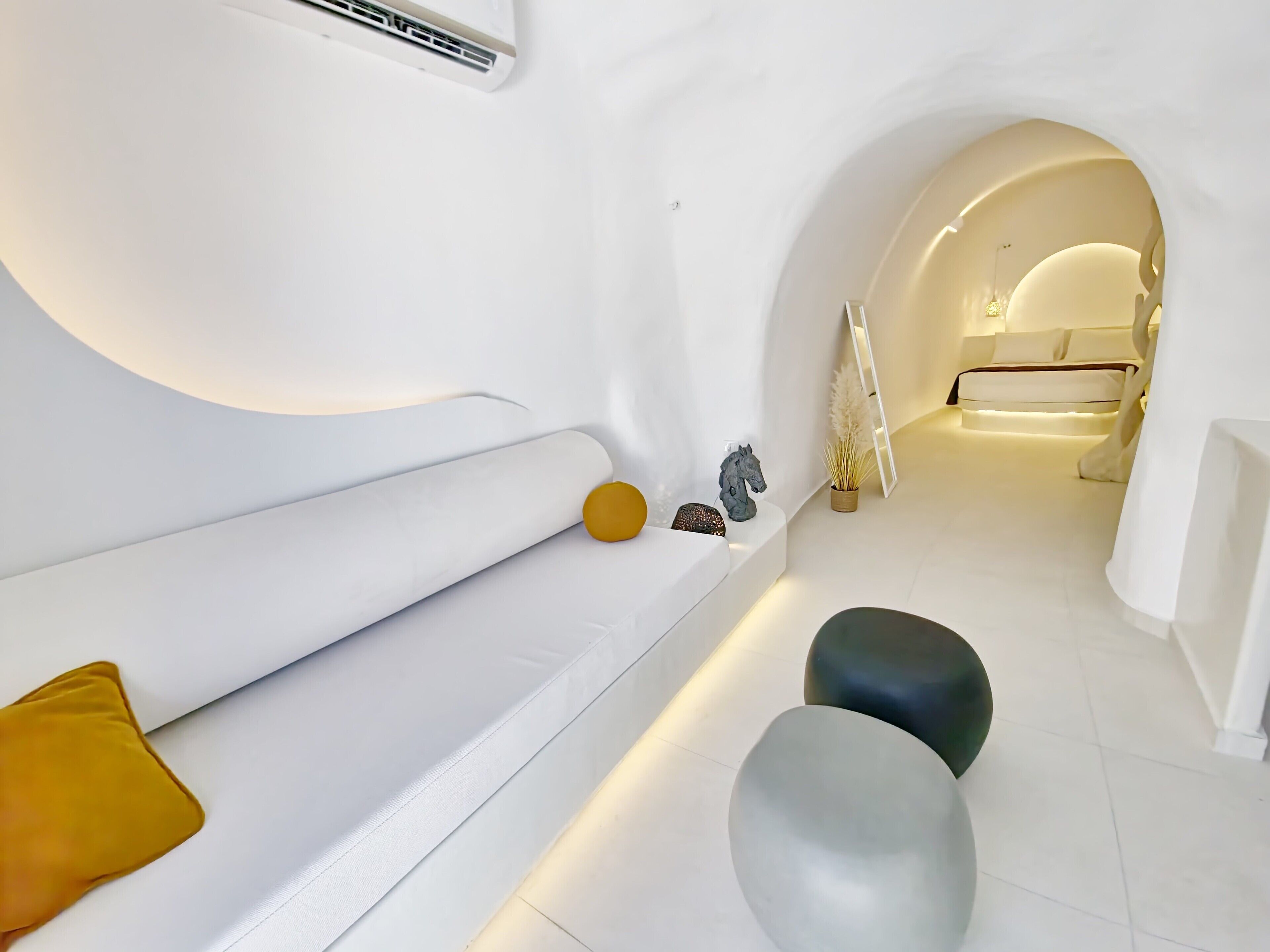 Standard Suite With Private Jacuzzi | Pillowtop beds, individually decorated, individually furnished