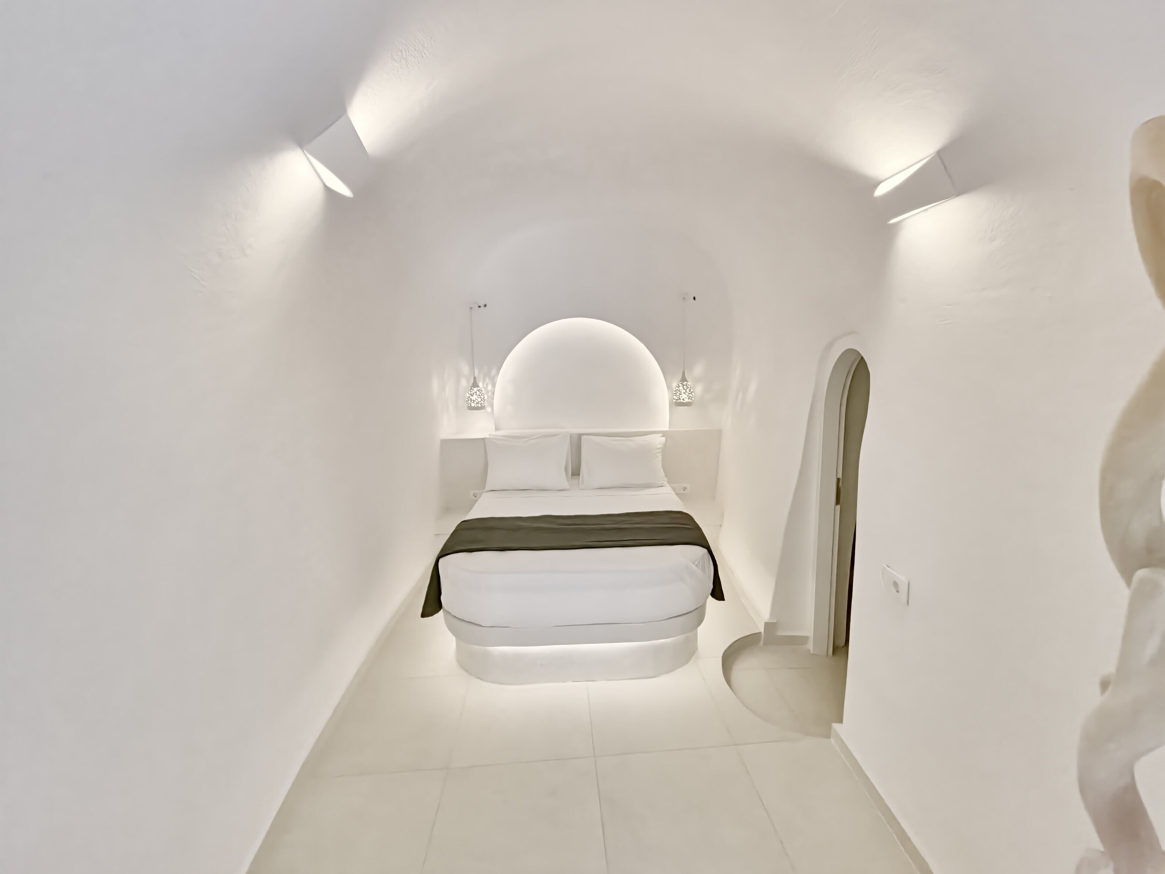 Standard Suite With Private Jacuzzi | Camas com colchões pillow-top, individualmente decorados