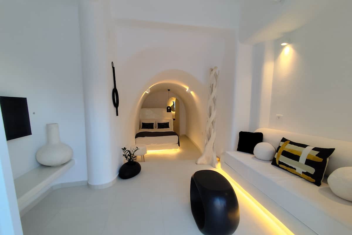 Junior Suite With Private Jacuzzi | Pillowtop beds, individually decorated, individually furnished