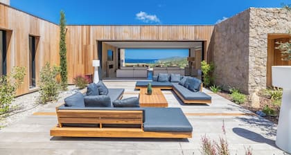 SUBLIME VILLA WITH SEA VIEW WALKING DISTANCE TO THE SEA