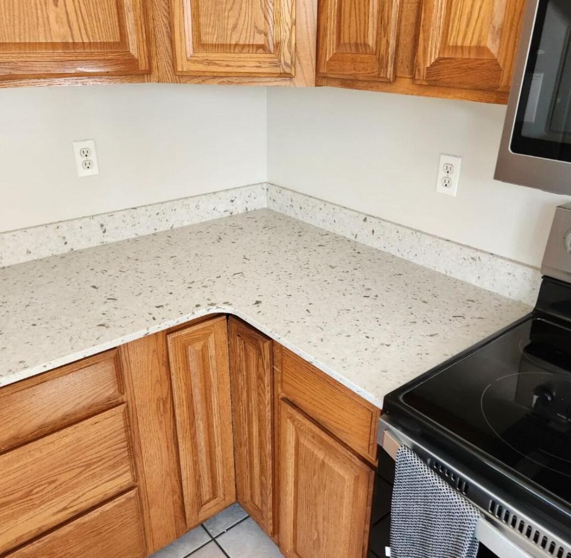 Cozy bungalow. Close to the Football Hall of Fame or Belden Village.