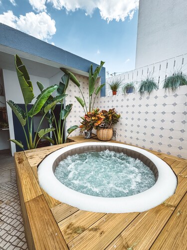 Boho Beach Villa - patio w/ bbq. 2 min to the beach, 15 to Lisbon