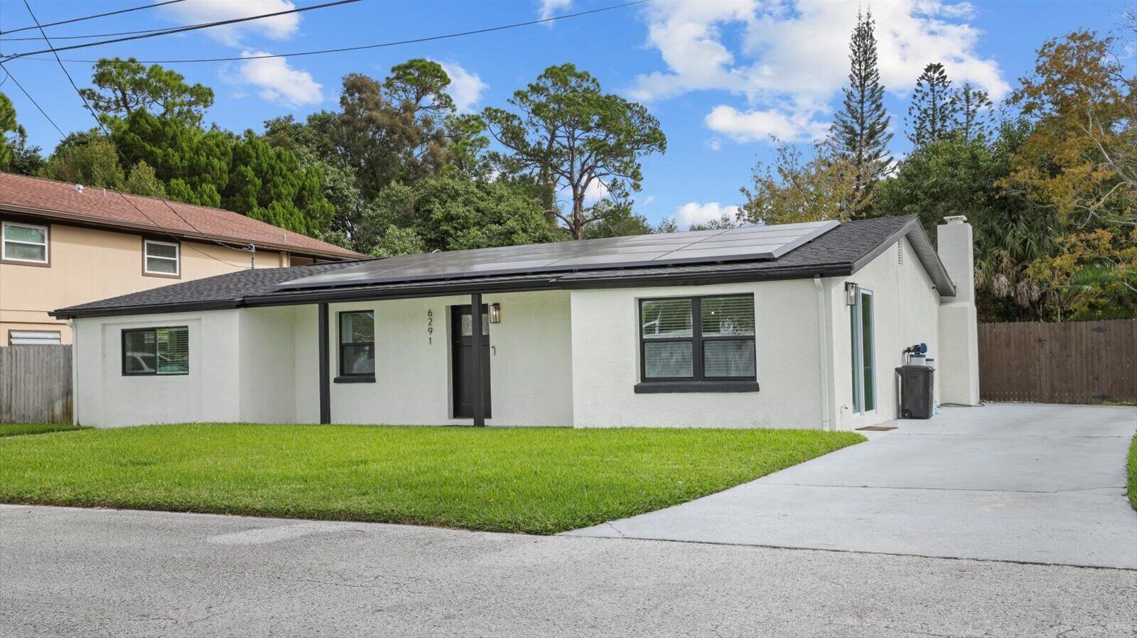 Pet Friendly Full Single Family Home in perfect location
