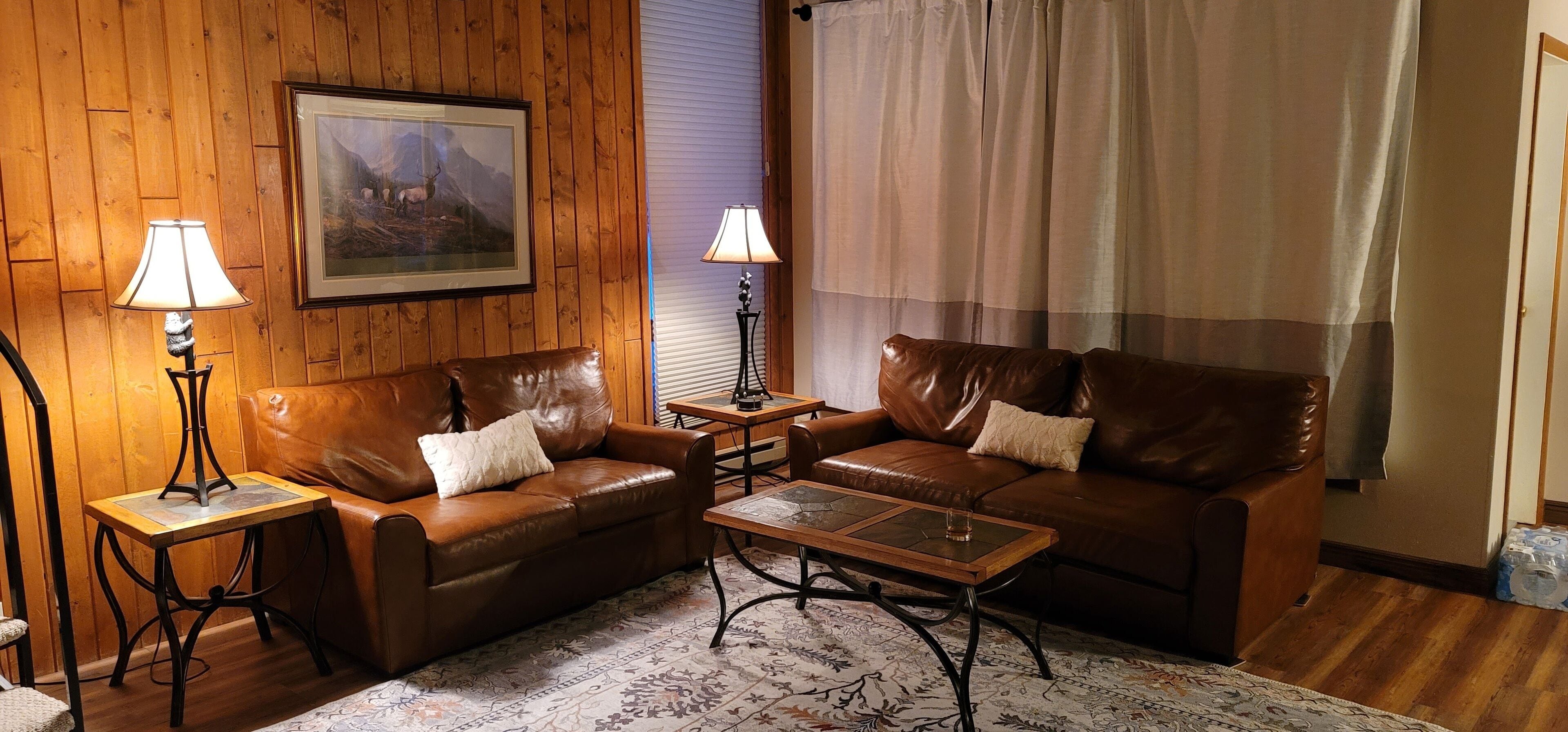 Cozy condo with loft close to base of mountain with shuttle service to base