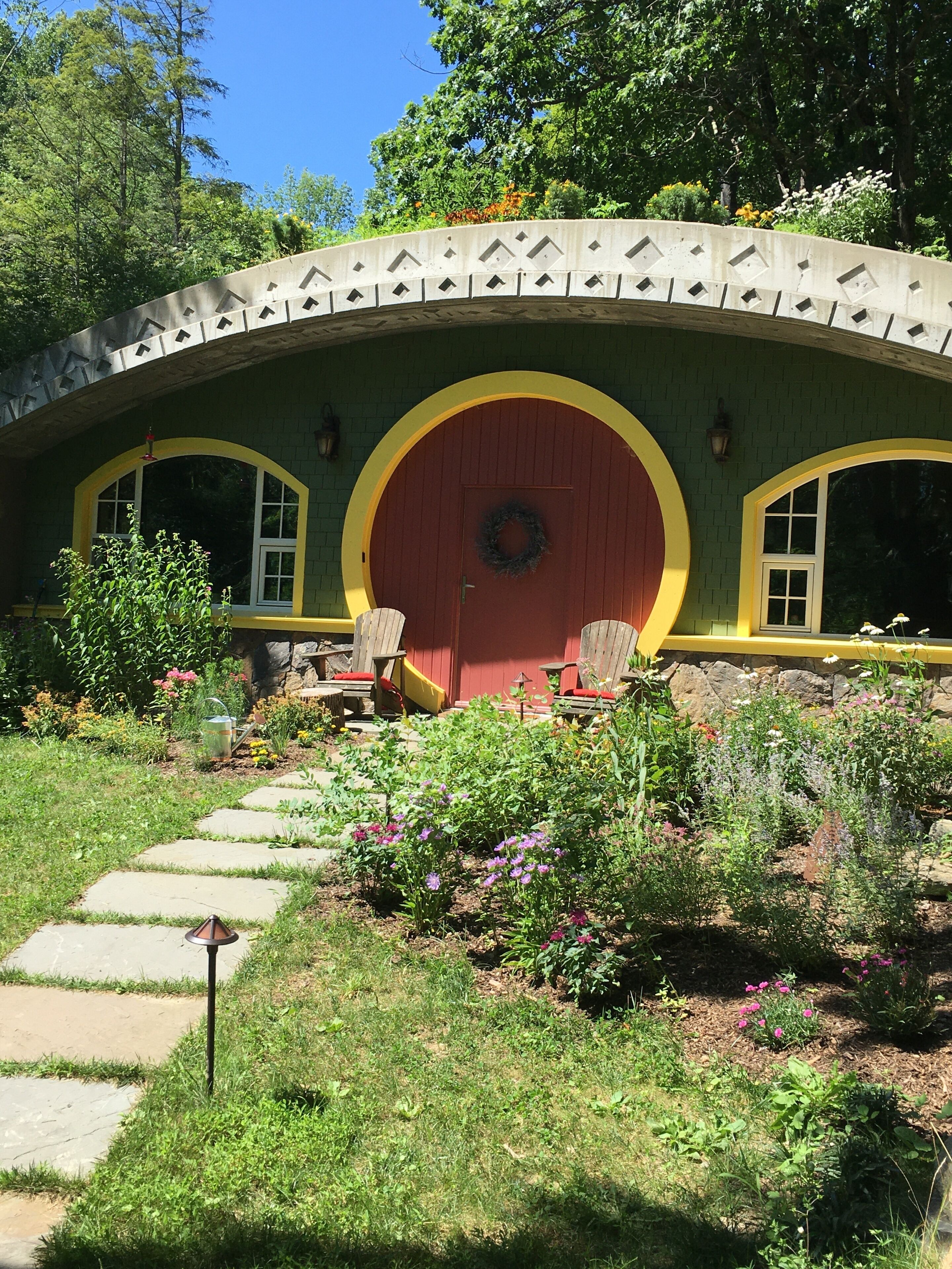  Hobbit House! Lovely, one of a kind, Hudson Valley hobbit house WITH hot tub. 