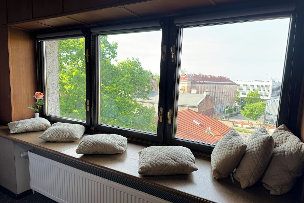 Hypo-allergenic bedding, pillow-top beds, laptop workspace