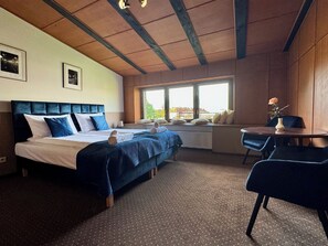 Hypo-allergenic bedding, pillow-top beds, laptop workspace - Iris Aparthotel (Kraków)