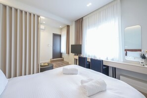 Front of property - Aeiphoria Suites & Rooms - Athens (Athens)