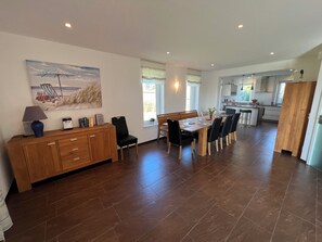Dining - Schwalbennest - vacation with the whole family - 450m to the sea - unobstructed view (Brodersby)