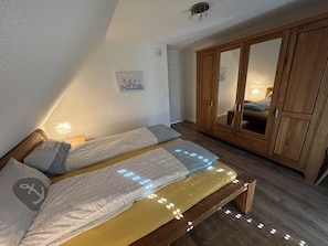 4 quartos, ferros/tábuas de passar roupa, berço de viagem, Wi-Fi