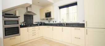 50m from the beach, dog friendly with patio garden