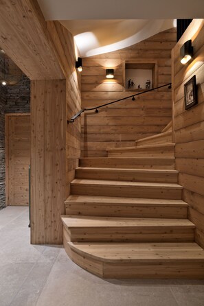 المنشأة من الداخل