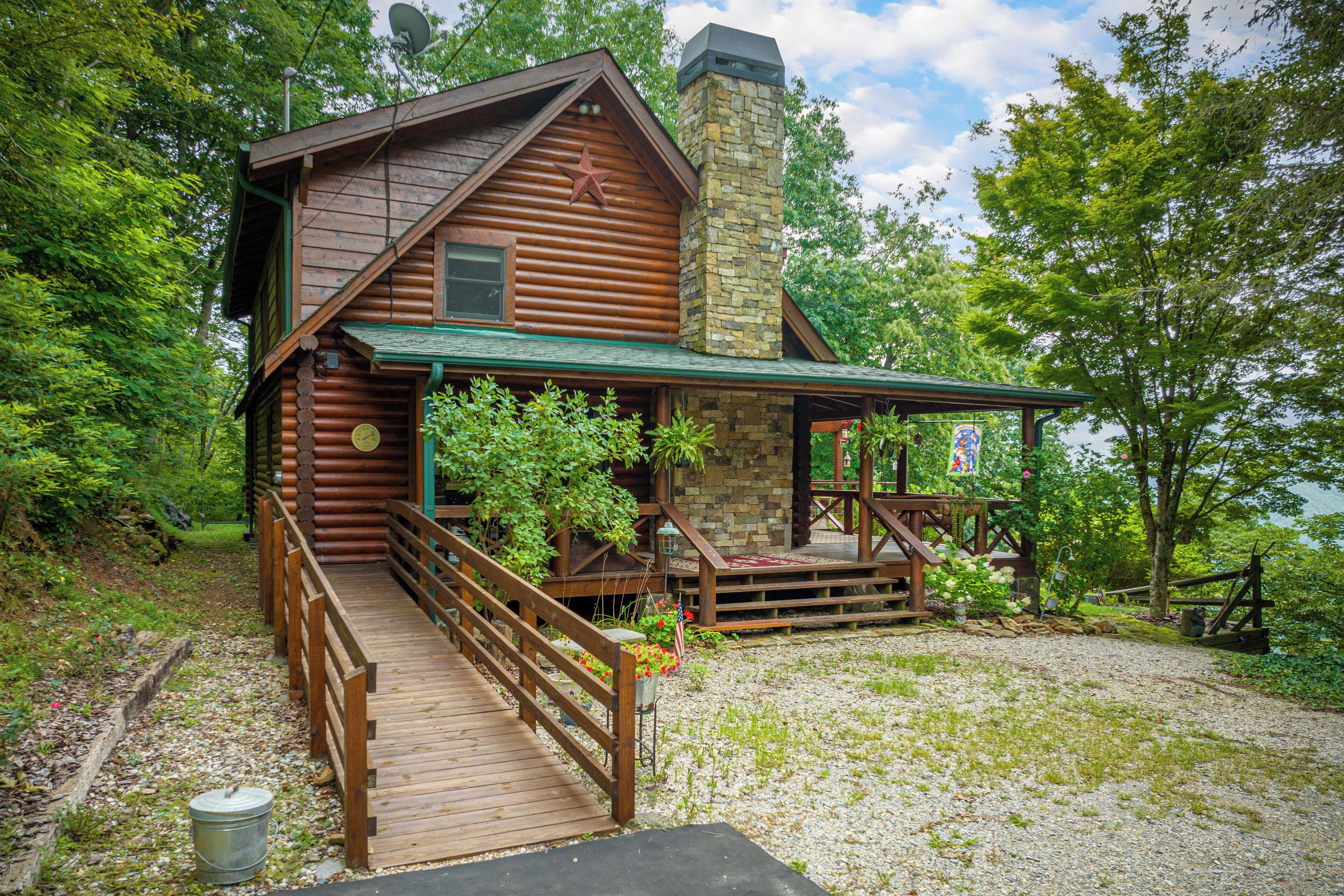 "Escape to Tranquility: Cozy Cabin Retreat in the Majestic Western NC Mountains"