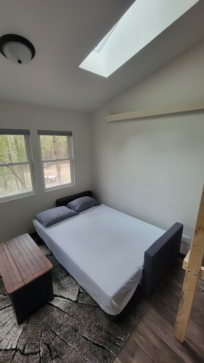 1 bedroom, WiFi, bed sheets - Treehouse Cabin in the Bluff Woodlands North (Elba)