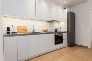 Lägenhet | Eget kök | Stort kylskåp, ugn, vattenkokare och grytor/köksredskap