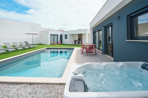 Villa Tropical, luxueuse villa dans une région calme avec piscine privée