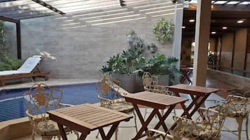Una piscina techada