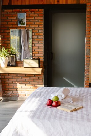 1 bedroom, premium bedding, memory-foam beds, desk - Scent Bungalow (Da Lat)