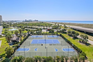 Condo, várias camas (Caribe Penthouse B106) | Campo esportivo
