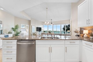 Private kitchen - Caribe Penthouse B106 (Orange Beach)