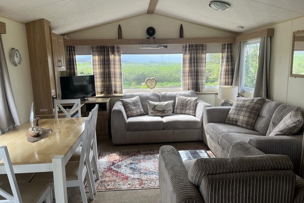 Cabin | Living area | TV