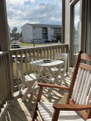 Outdoor dining - Our Getaway Two (New Bern)