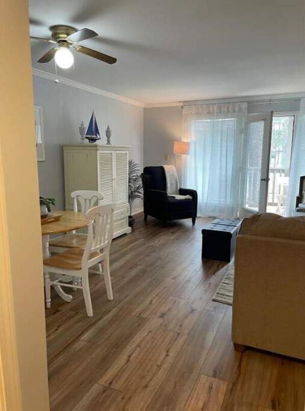 Living area - Our Getaway Two (New Bern)