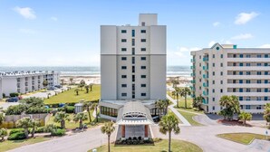 A modern hotel with a central tower and a beachfront view. - Royal Gulf Beach & Racquet Club 5313 (Gulf Shores)