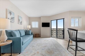 Leilighet, flere senger (Royal Gulf Beach & Racquet Club 5313) | Oppholdsområde | TV