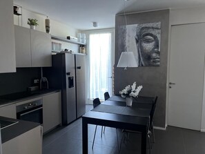 Fridge, microwave, oven, stovetop - 10 minutes from Varese lake Apartment with private garden animals allowed (Varese)