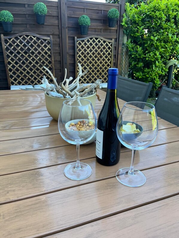 Outdoor dining - 10 minutes from Varese lake Apartment with private garden animals allowed (Varese)