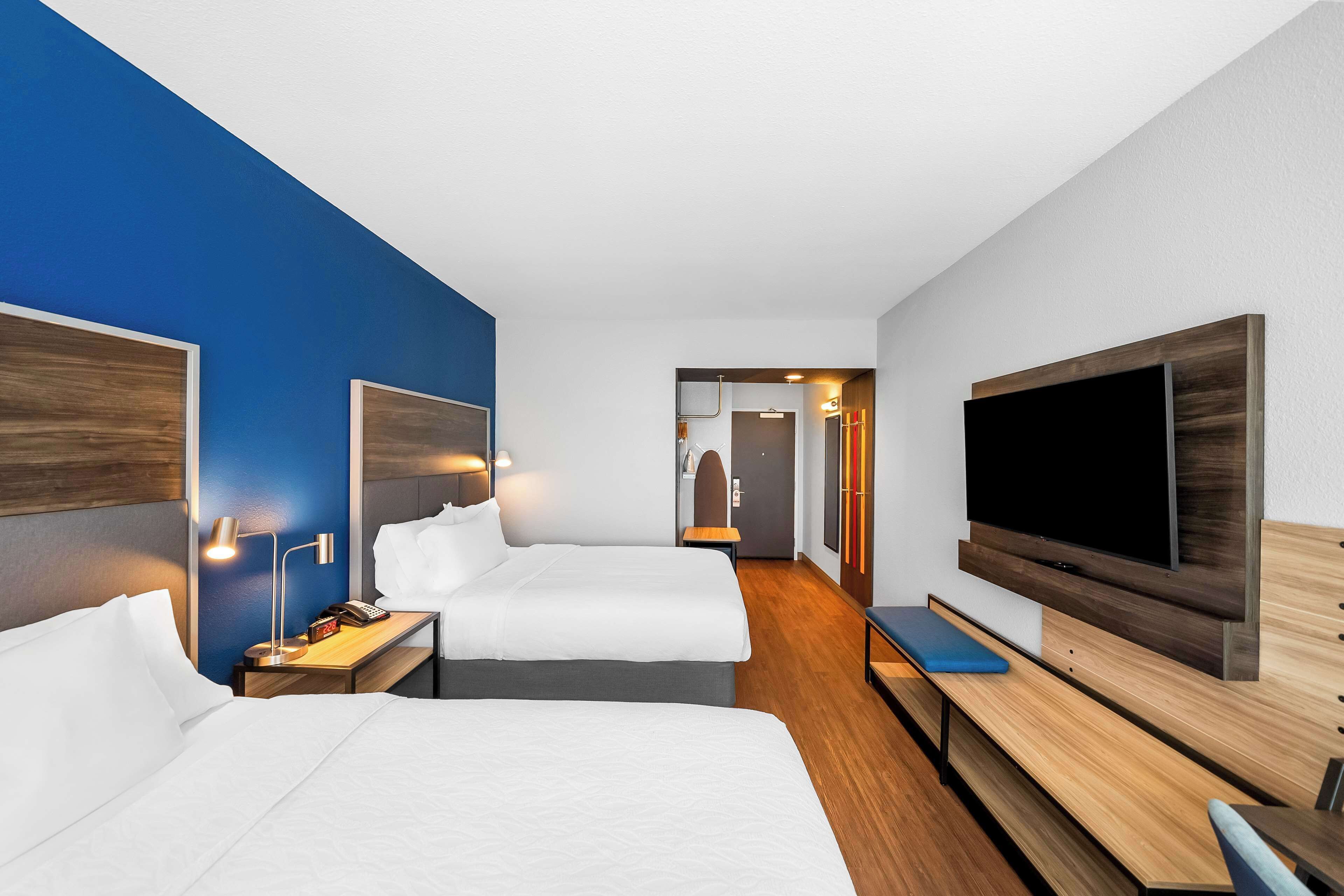 Chambre, 2 grands lits, accessible aux personnes à mobilité réduite (Hearing) | Fer et planche à repasser, Wi-Fi gratuit, draps fournis