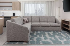 Down duvets, laptop workspace, blackout curtains, soundproofing - Homewood Suites by Hilton Cypress Orange County (Los Alamitos)