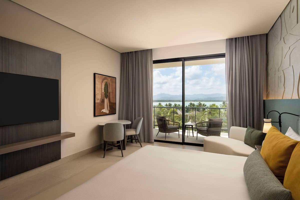 1 bedroom, premium bedding, free minibar, in-room safe