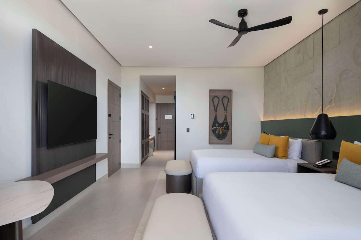 1 bedroom, premium bedding, free minibar, in-room safe