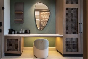 Premium bedding, free minibar, in-room safe, desk