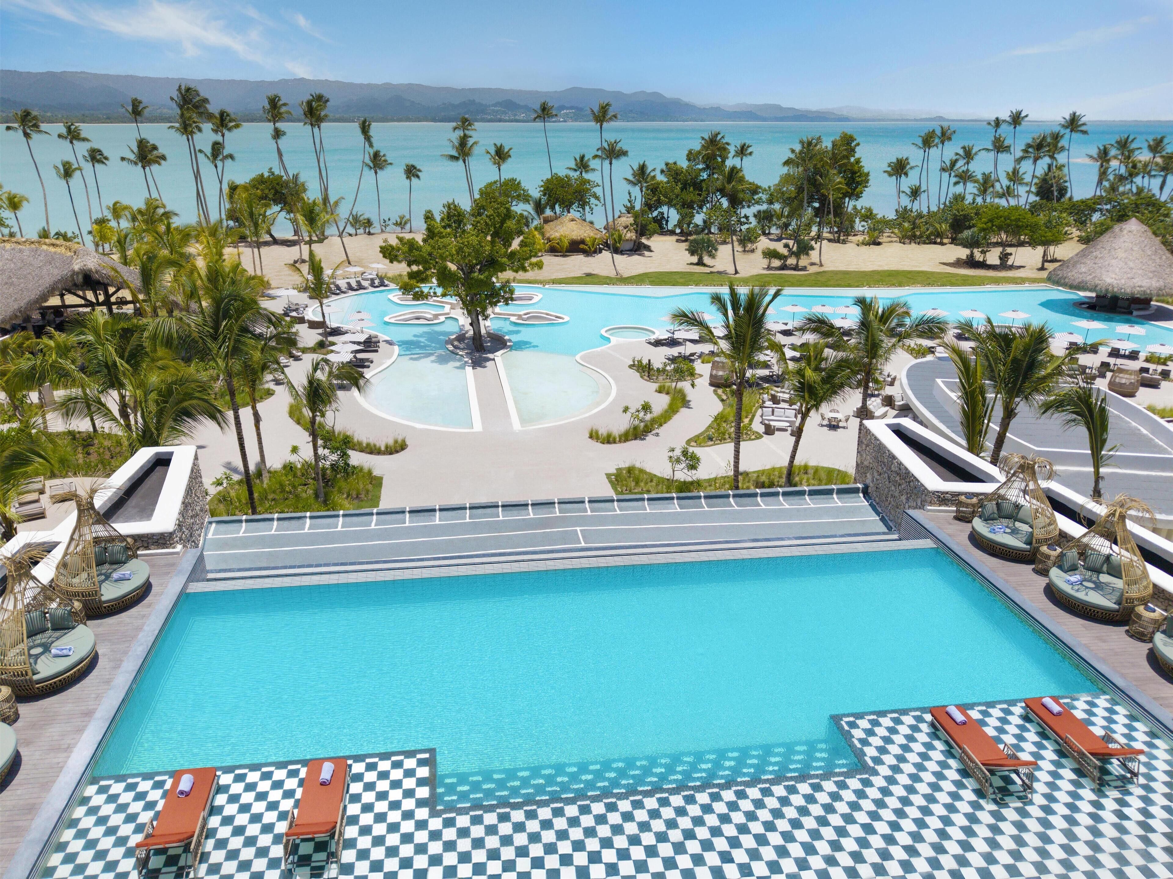 3 piscinas al aire libre