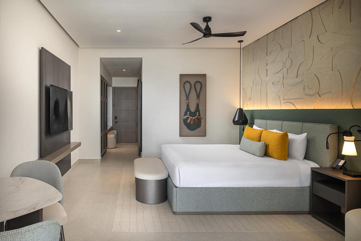 Premium bedding, free minibar, in-room safe, desk