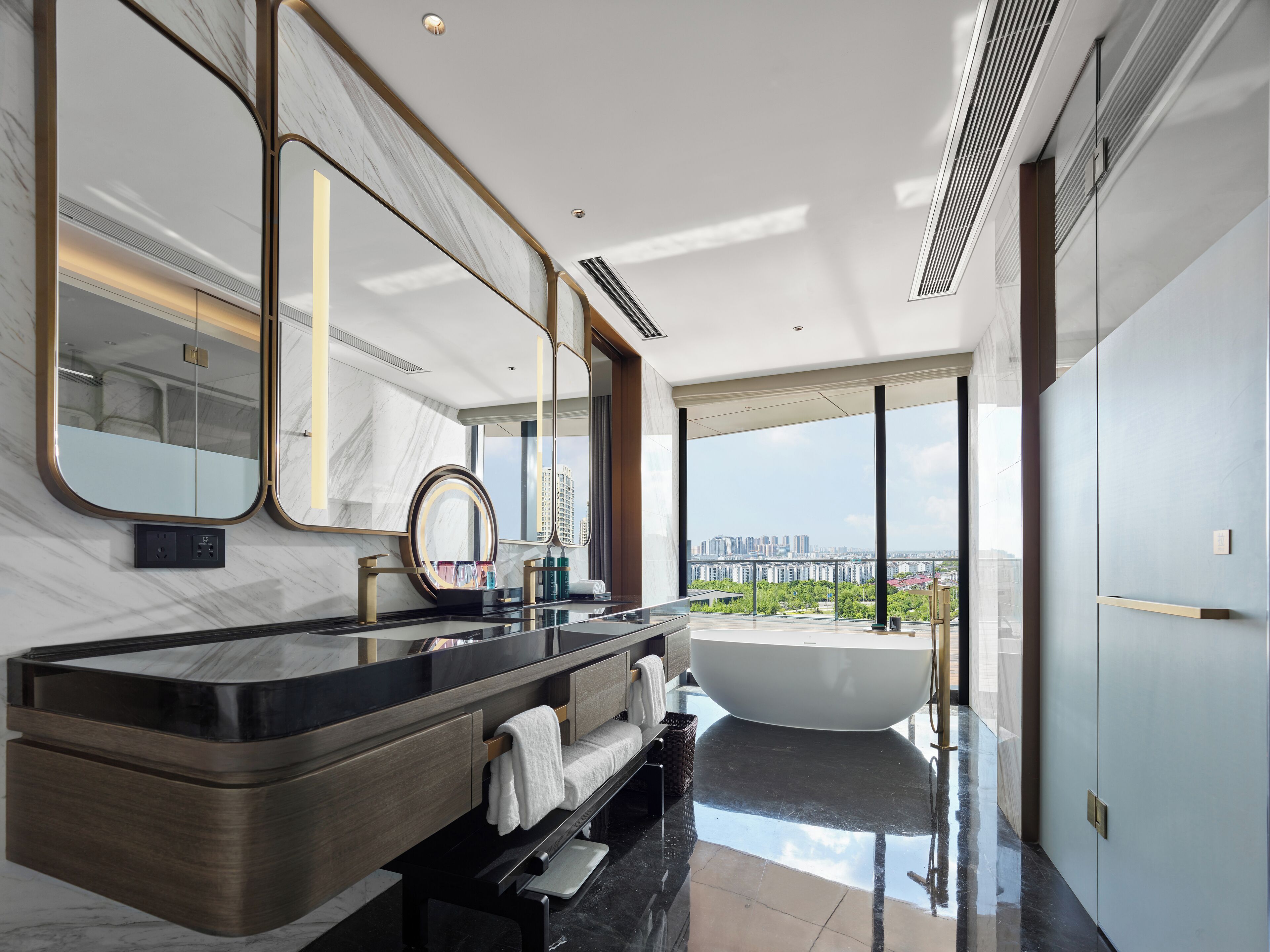 Suite Premium, 1 très grand lit, balcon (Lake) | Lavabo de la salle de bain