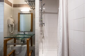 City Quadruple Room | Bathroom - Hôtel Bristol Nord (Paris)